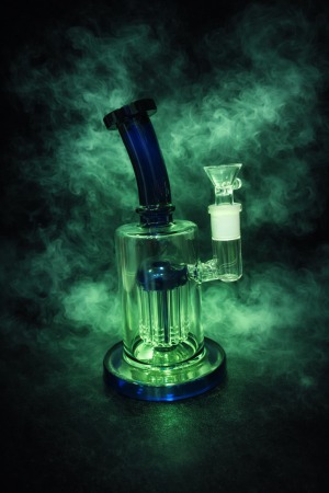 באנג זכוכית פרימיום עם פרקולטור מתקדם – חוויית עישון חלקה וקרירה במיוחד