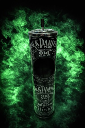 מאפרה עומדת לרצפה עם לחיצה ציור ג׳ק דניאלס – מאפרה חכמה, נקייה ומעוצבת