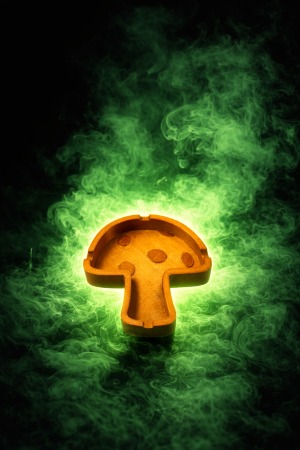 מאפרה מעוצבת בעיצוב פטרייה בצבע נחושת– עיצוב ייחודי למעשנים עם סטייל