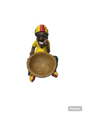 מאפרה ענקית בוב מארלי מחזיק קערה בין הרגליים