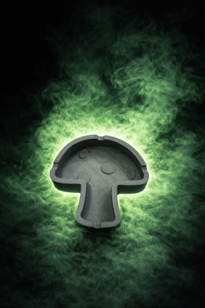 מאפרה מעוצבת בעיצוב פטרייה בצבע אפור – עיצוב ייחודי למעשנים עם סטייל