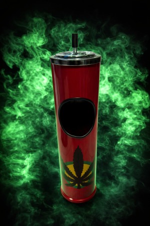 מאפרה עומדת לרצפה עם לחיצה ציור עלה גראס – מאפרה חכמה, נקייה ומעוצבת