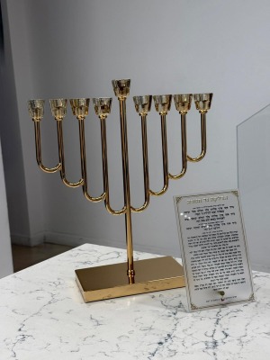 חנוכיה בסיס ניקל -זהב מהודרת