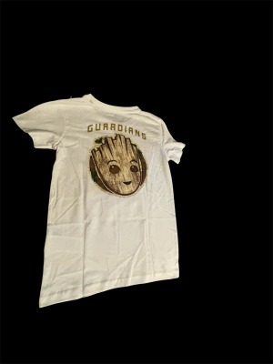 חולצה של אני גרוט לבנה