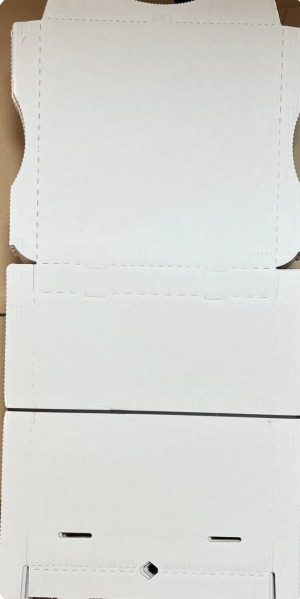 קרטון 36 מרובע לבן חלק