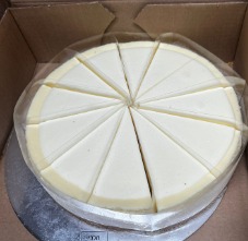 עוגת גבינה אפויה בציפוי שמנת- 12 יחידות בקרטון (בית יוסף)