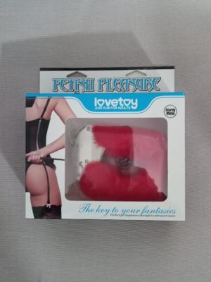 אזיקים בצבע אדום