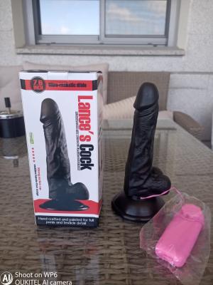 דילדו שחור משתולל על שלט