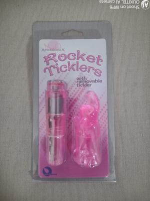 רוקט פוקט קטן - עם הנאה לדגדגן