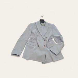 בלייזר מחויט בגוון תכלת בהיר  Zara