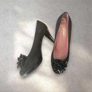 נעלי עקב שחורות MORETTI