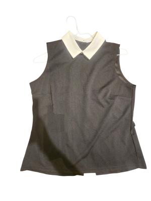 גופיה עם צווארון לבן