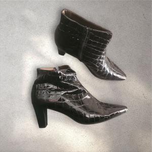 מגפוני עור שחורים  Peter Kaiser