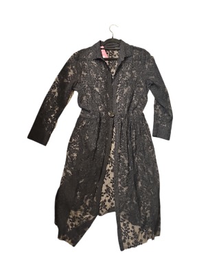 עליונית תחרה שחורה