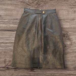 חצאית עור אמיתי