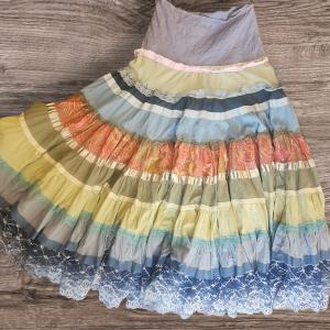 חצאית תיאטרלית קומות