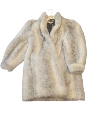 מעיל פרוות סינטטי וינטג’ בצבע אפור-כסוף