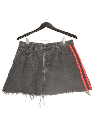 חצאית מיני ג'ינס