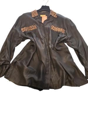 חולצת וינטג׳ שחורה עם דיטייל מנומר