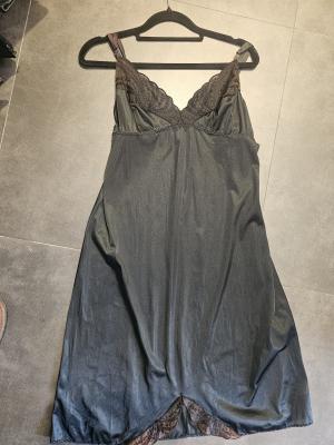 כותונת וינטג' שחורה עם תחרה