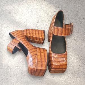 נעלי פלטפורמה חום