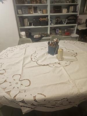 סט מפה ומפיות עבודת יד – דוגמת פרחים קלאסית