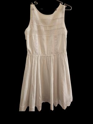 שמלת כותנה לבנה