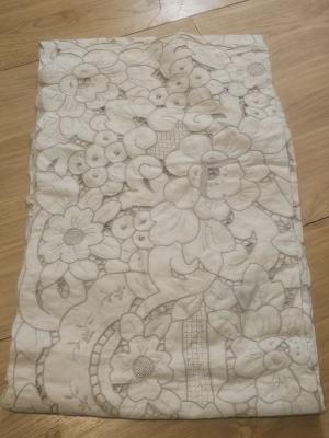 סט מפה ומפיות עבודת יד – רקמה פרחונית