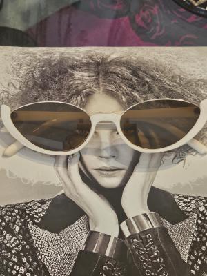 משקפי Cat-Eye לבנים