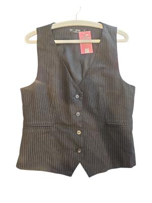 וסט פסים (Pinstripe Vest) מבית Gate – Designed D. Since 1986.