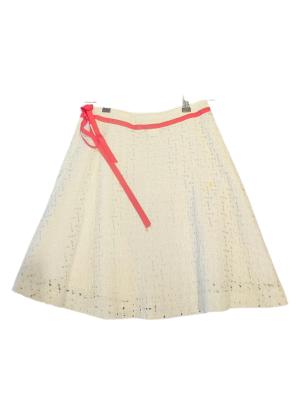 חצאית מידי לבנה