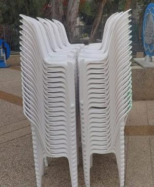כסאות להשכרה