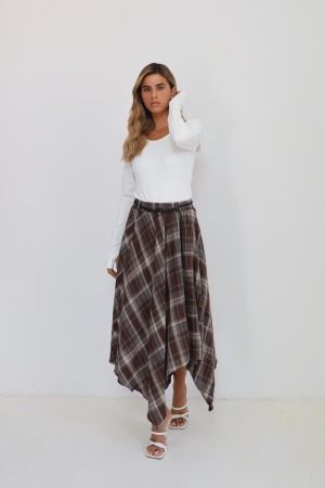 חצאית סקוטית חומה