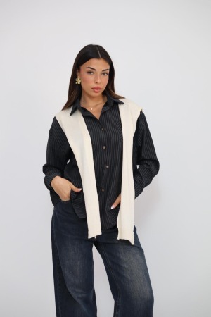 מכופתרת צעיף שחורה