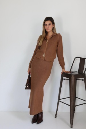 חליפת אודיה חום בהיר