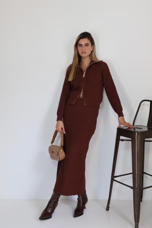 חליפת אודיה חום כהה