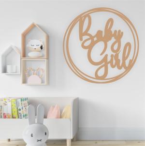 שלט "Baby Girl" – עיצוב עגול לקיר חדר תינוקות   עיצוב "Baby Girl" – קישוט עץ קליגרפי מושלם לחדר הנסיכה  הקישוט העדין והחלומי שיקבל את פני התינוקת ברוך ואהבה!  ברוכה הבאה, נסיכה! שלט "בייבי גירל" מעוצב – האקססורי הכי מתוק לחדר