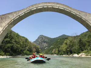 רפטינג בצומרקה בנהר ארכטוס Rafting Tzumerka