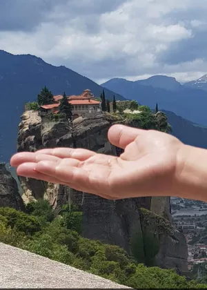 טיול מסלוניקי למנזרים התלויים מטאורה Meteora בעברית/באנגלית