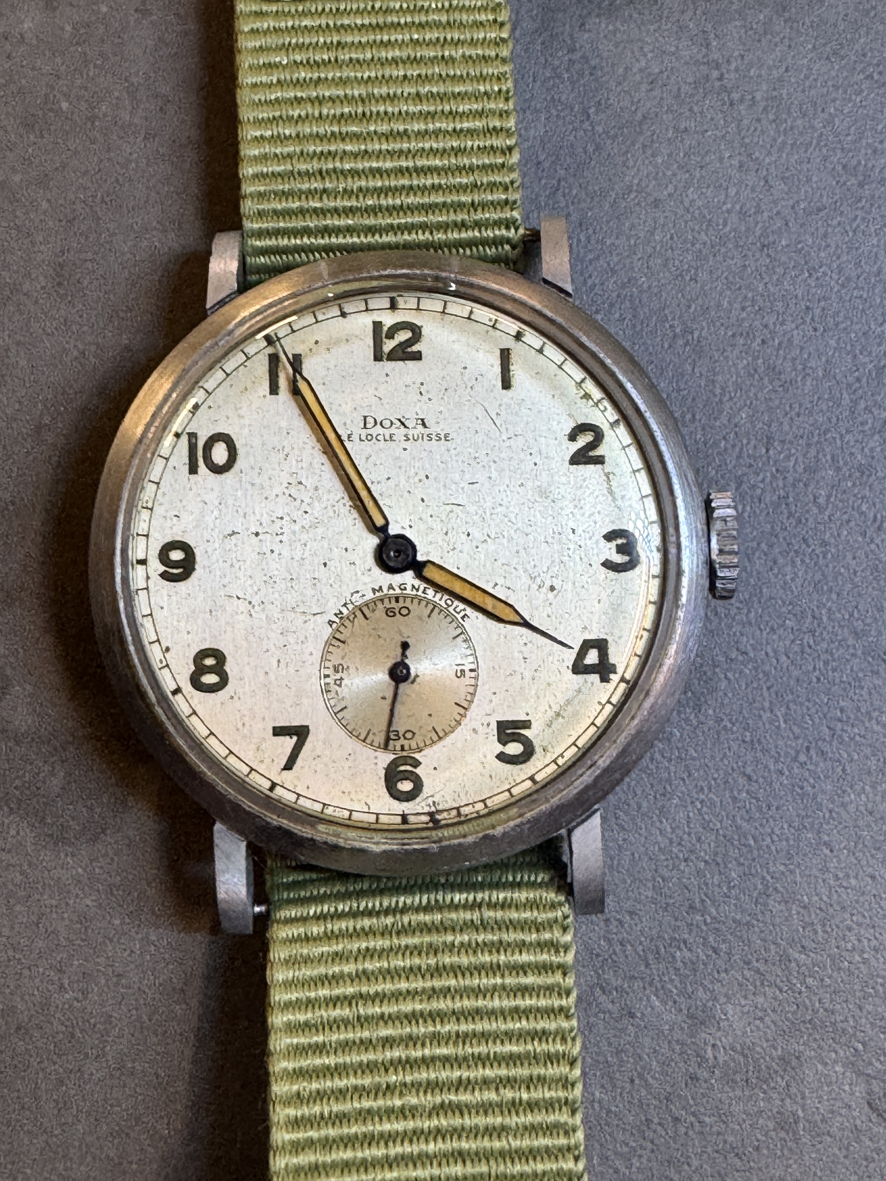 DOXA - Maual anti magnetique,army cace and dail,jumbo