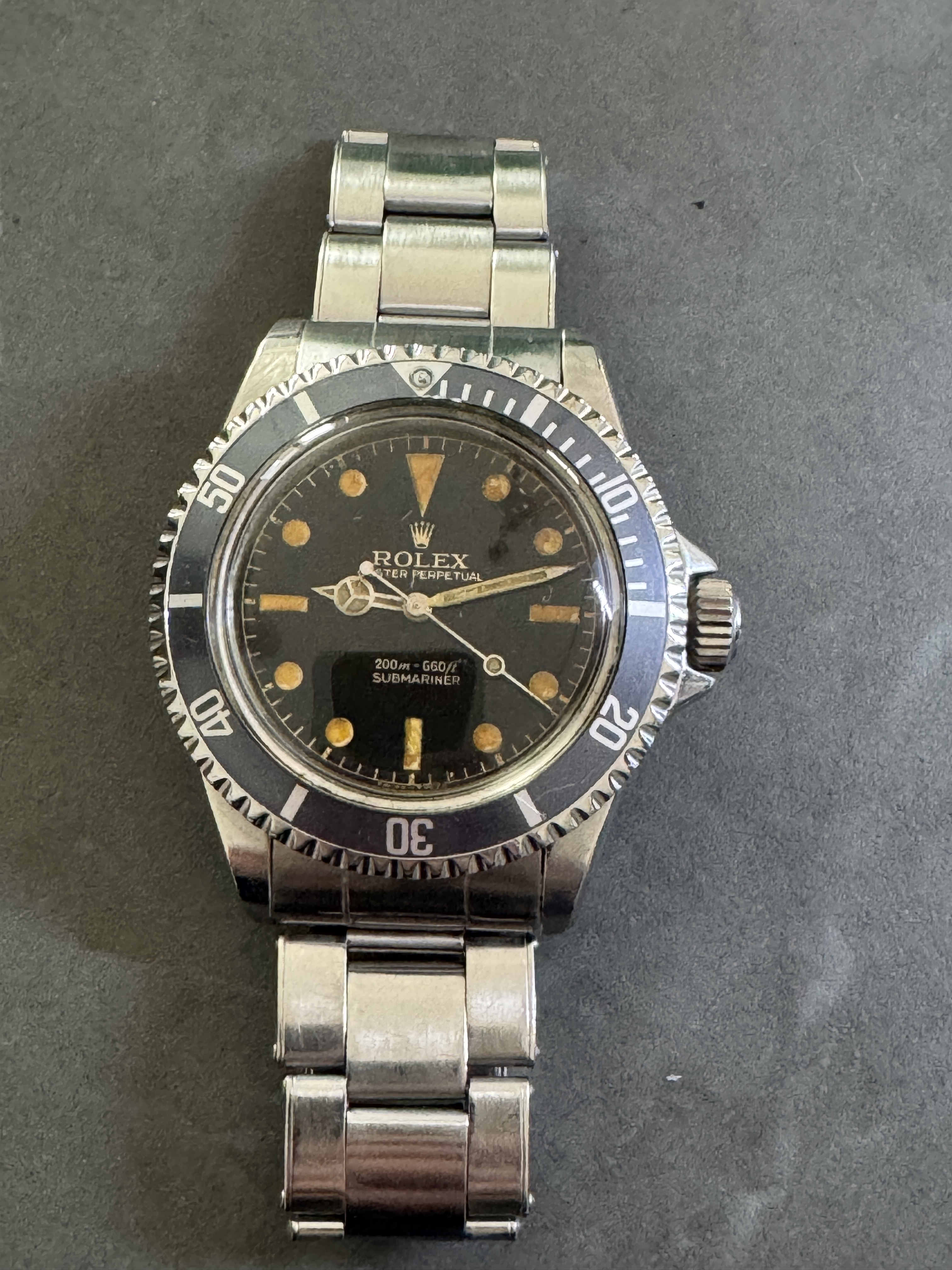 ROLEX - Submariner 5513, 200 first, 60th, 39.5mm, rare PCG, gilt dial