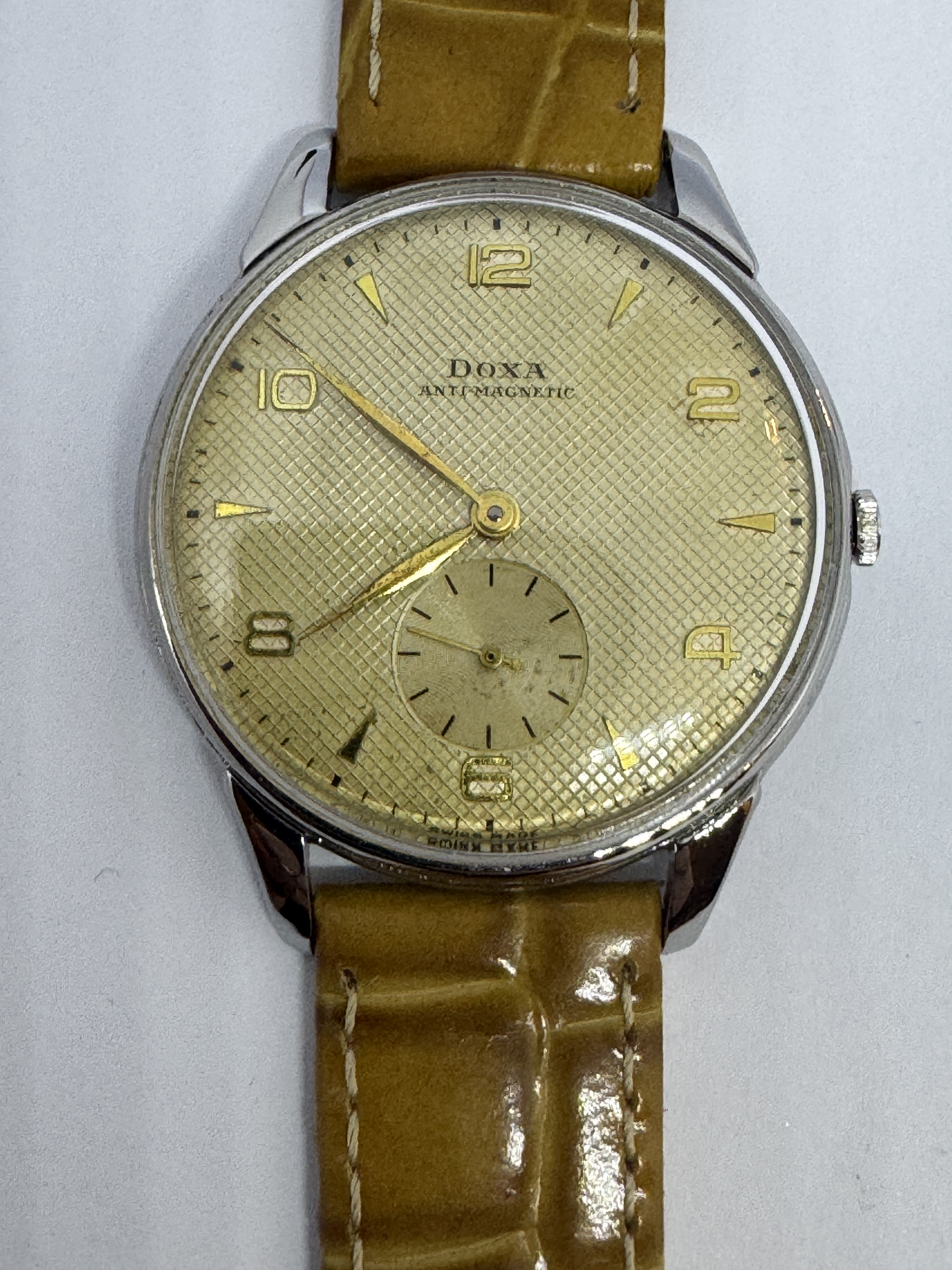 DOXA - Manual anti magnetic,rare honeycomb dail,jumbo