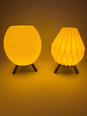 מנורת שולחן מינימליסטית💡