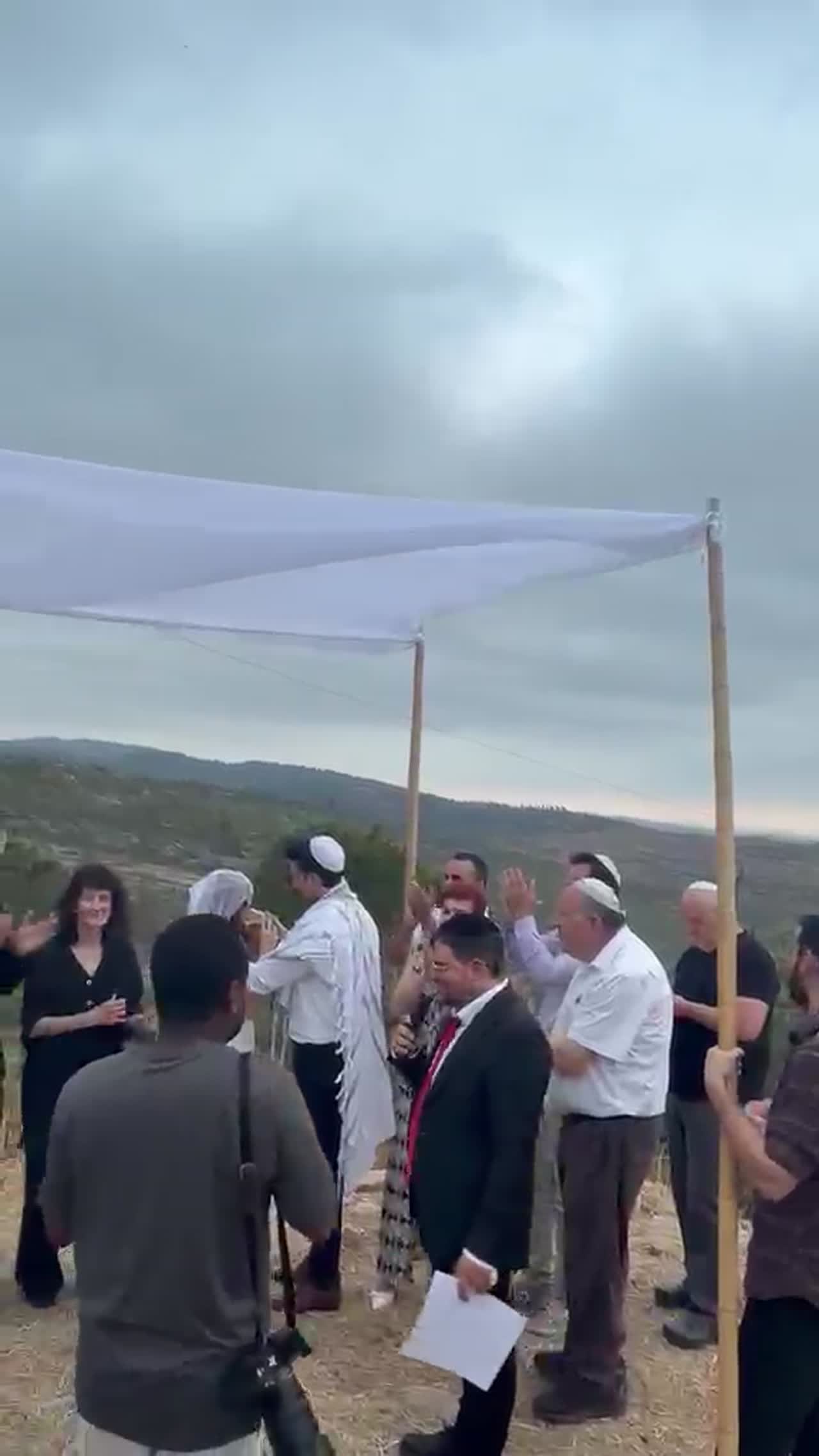 חופה בשדה
