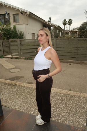 ג’ינס הריון נמתח בגזרה רחבה | חום כהה