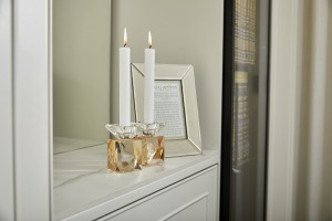 זוג פמוטי קריסטל זהב עם קנים שקופים