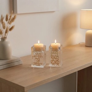 זוג פמוטי קריסטל מרובע עם אותיות בולטות "הדלקת נרות"